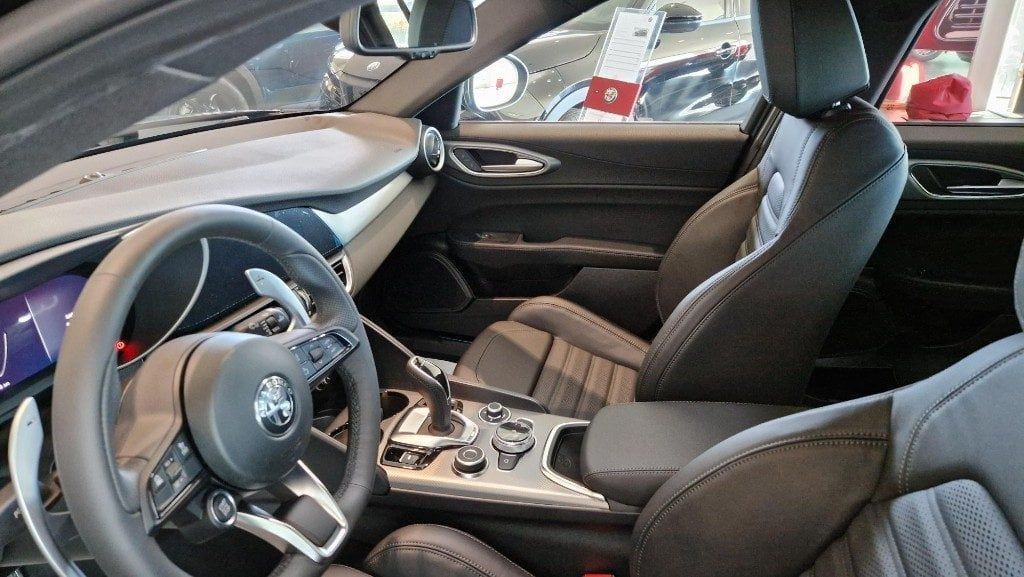 Alfa Romeo Giulia 2.2 Turbodiesel 210 CV AT8 AWD Q4 Veloce - foto 4