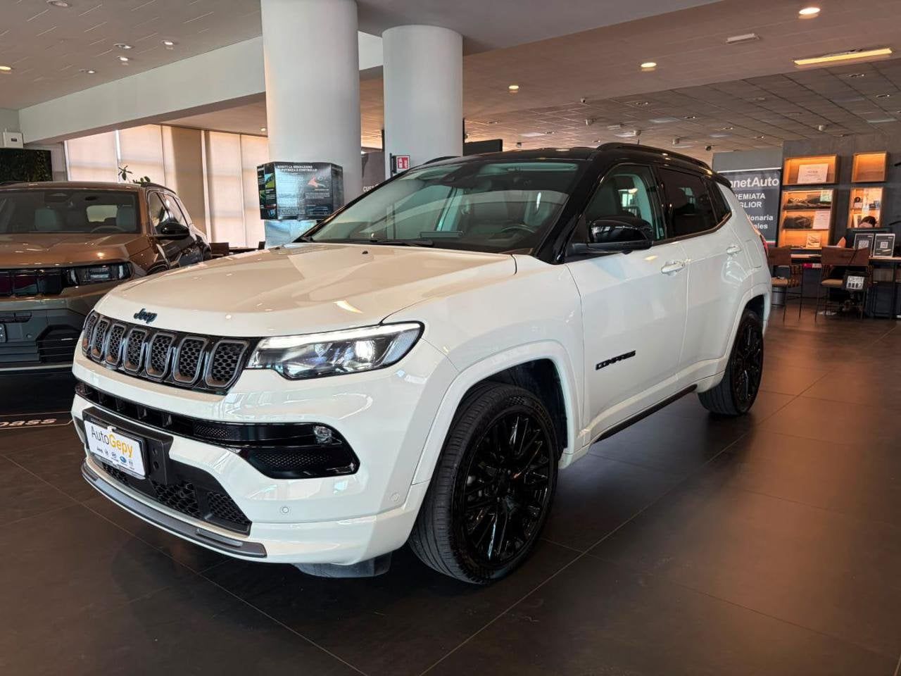 Jeep Compass 1.3 Turbo T4 240 CV PHEV AT6 4xe S - foto 2