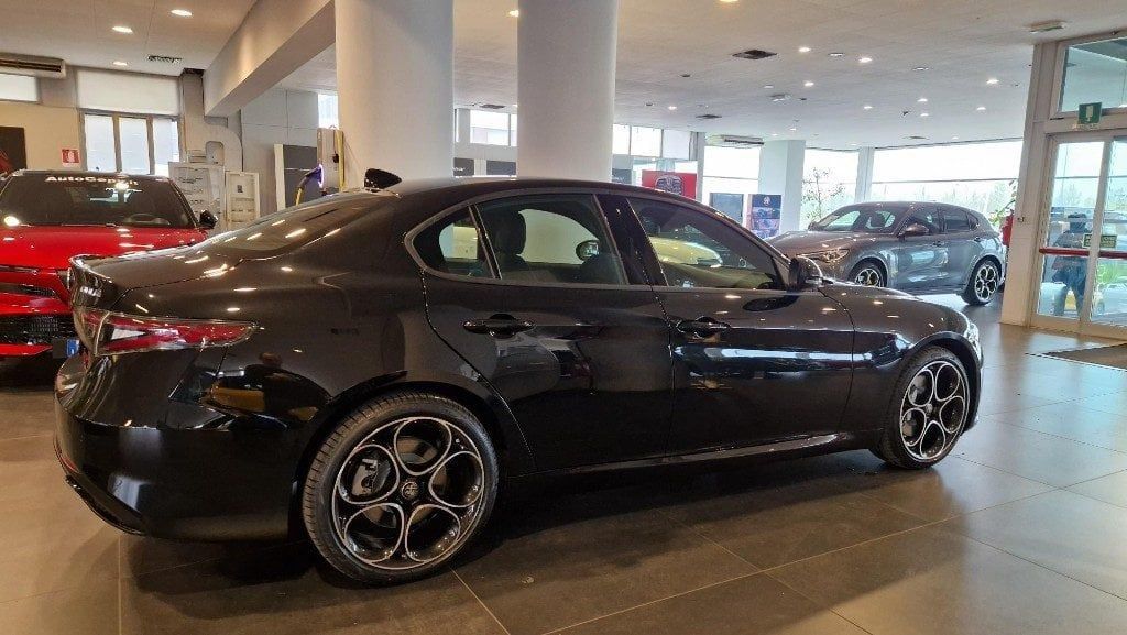 Alfa Romeo Giulia 2.2 Turbodiesel 160 CV AT8 Sprint + Cerchi 19' - foto 2